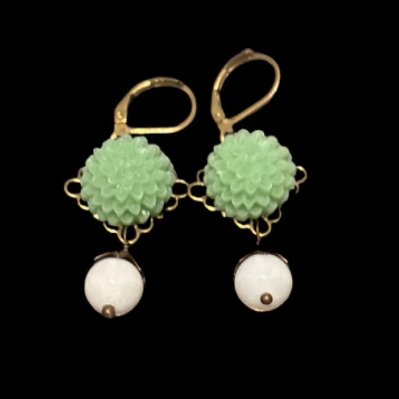 Michelle Ann Elegant Green and White Floral Earrings - Picture 3 of 6